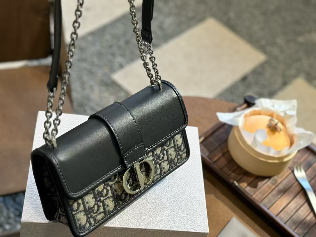 DI0R Montaigne老眼用クロスボディバッグ【50%割引+送料無料】