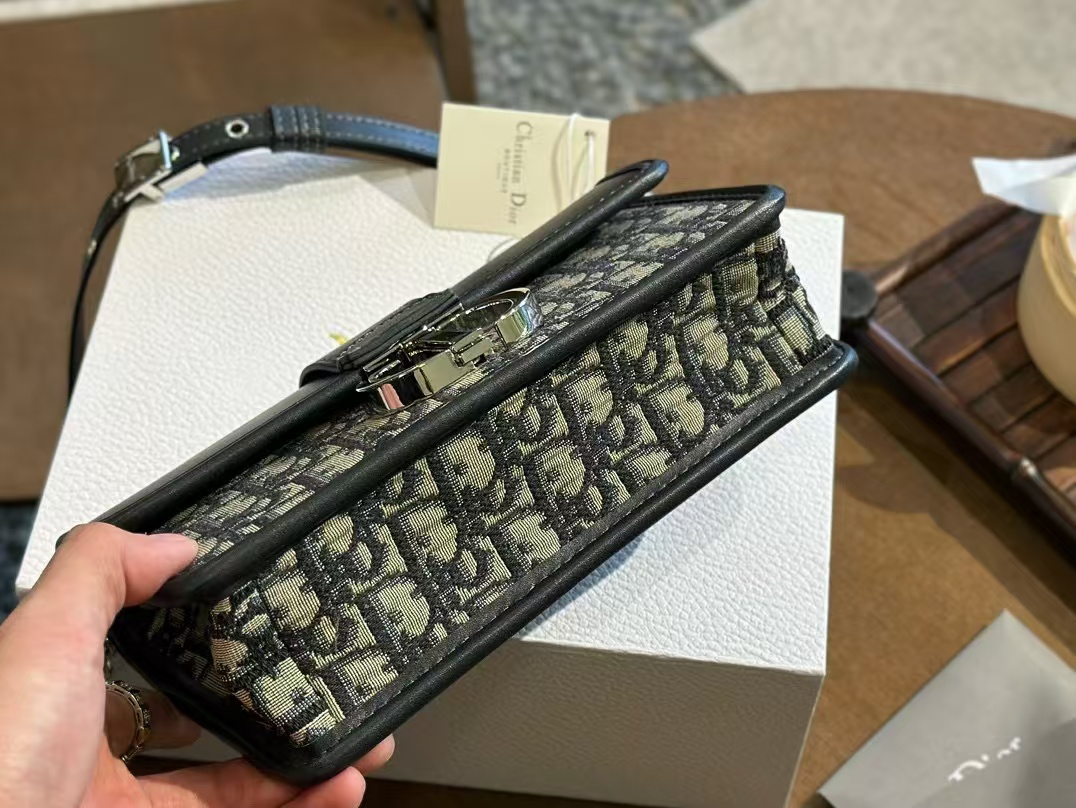 DI0R Montaigne老眼用クロスボディバッグ【50%割引+送料無料】