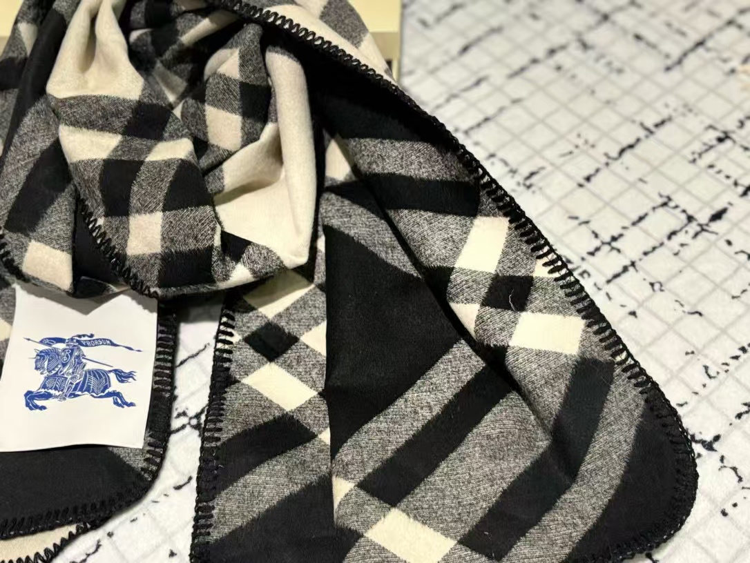 BUR8ERRY チェック柄カシミアスカーフ【50%割引+送料無料】