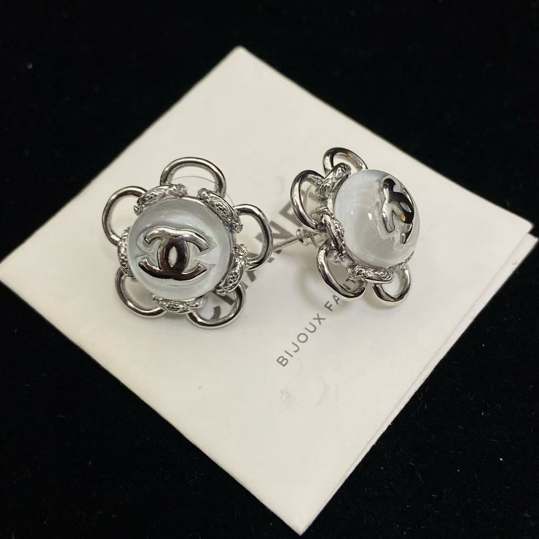 CHANE1 ファイブフラワー ダブルC スタッドピアス【50％割引+送料無料】