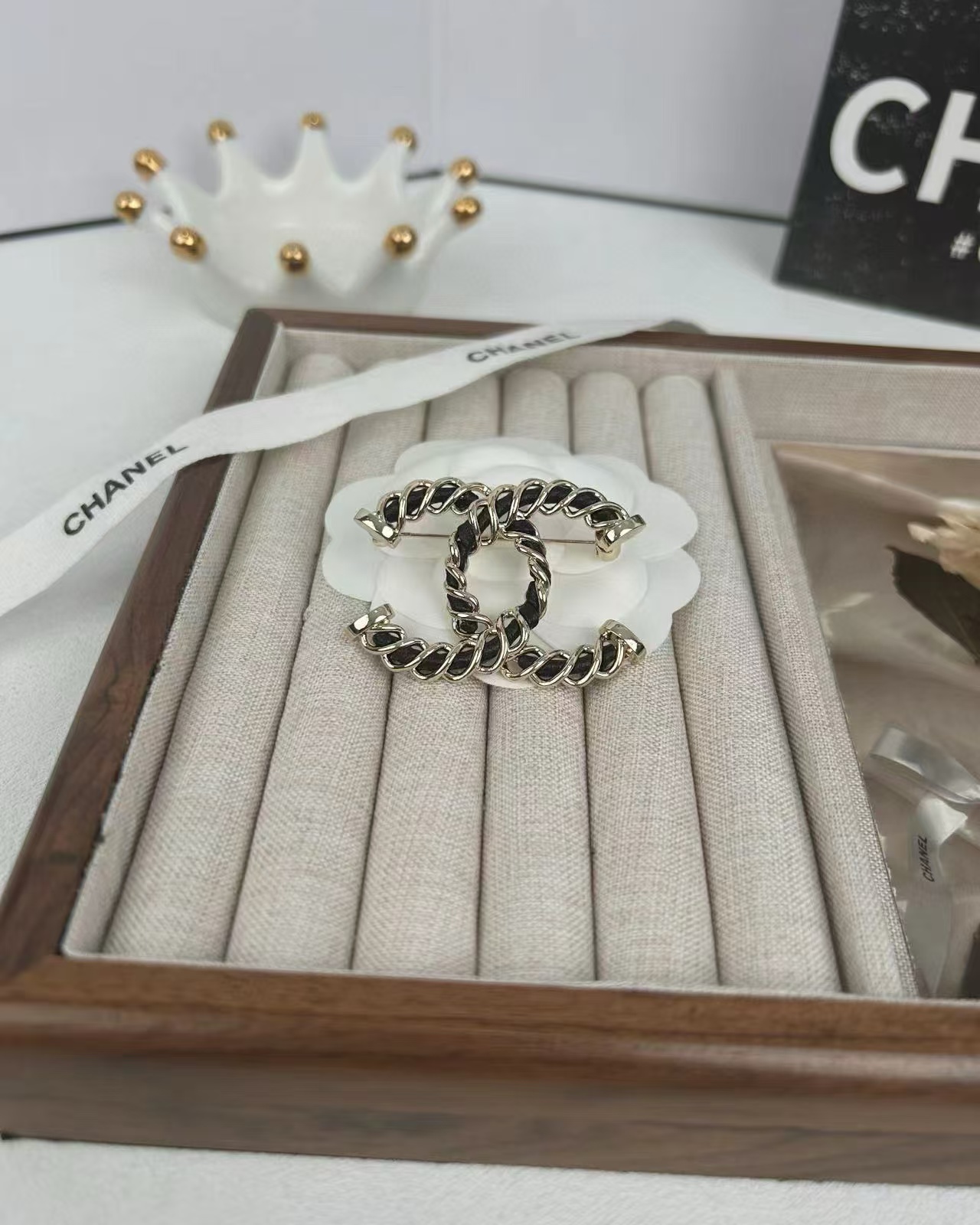CHANE1 ツイストレザーブローチ【50％割引+送料無料】