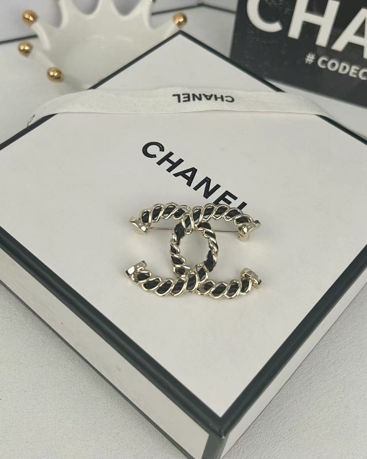 CHANE1 ツイストレザーブローチ【50％割引+送料無料】