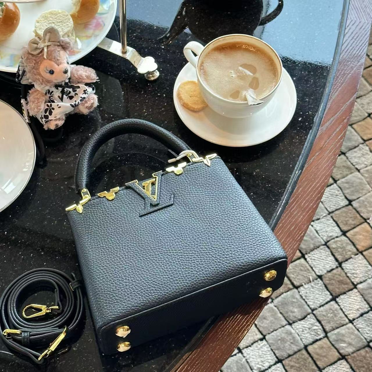 LV Capucines牛革ハンドバッグ【 50％割引+送料無料】