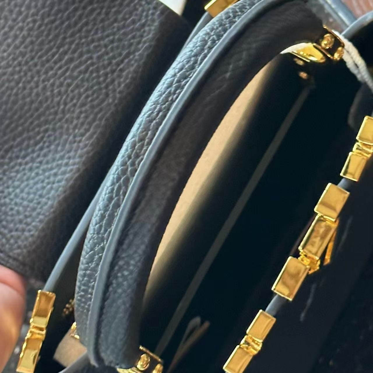 LV Capucines牛革ハンドバッグ【 50％割引+送料無料】