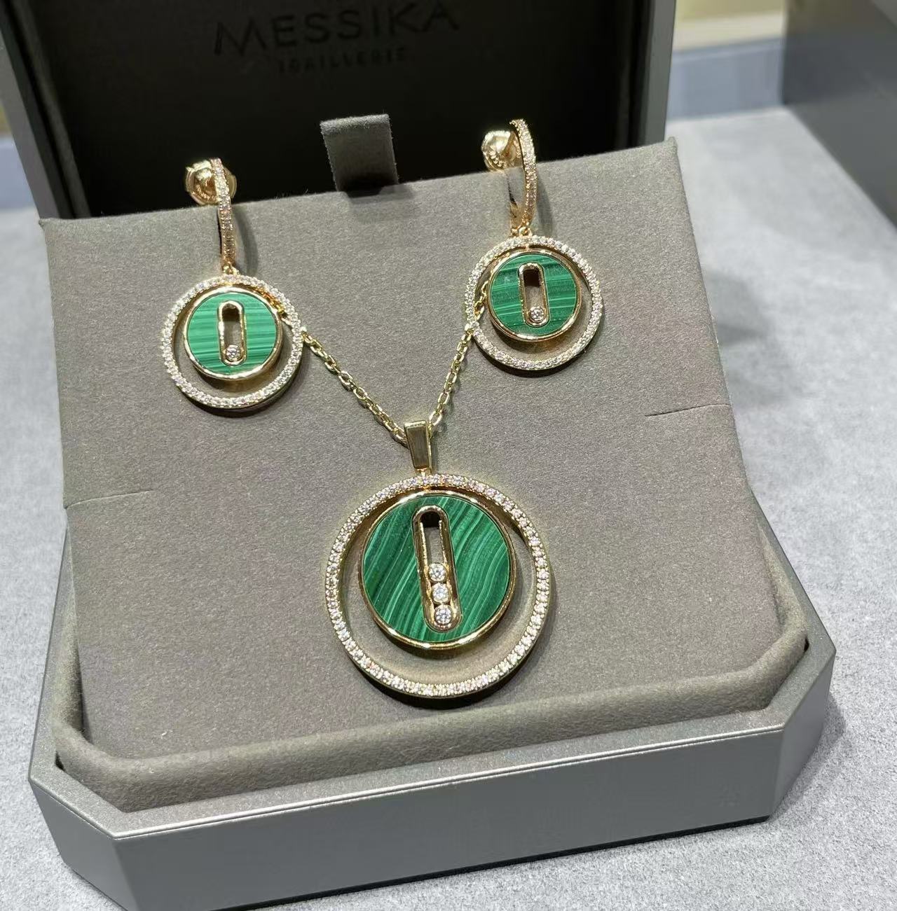 MESS1KA定番マラカイト ピアス+ネックレス 2点セット 【50％割引+送料無料】