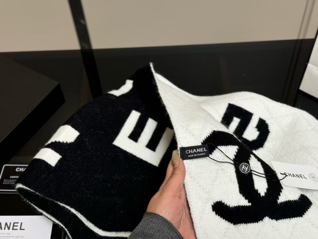 CHANE1 ダブルC 大きなロゴ文字入りカシミヤスカーフ【50%割引+送料無料】