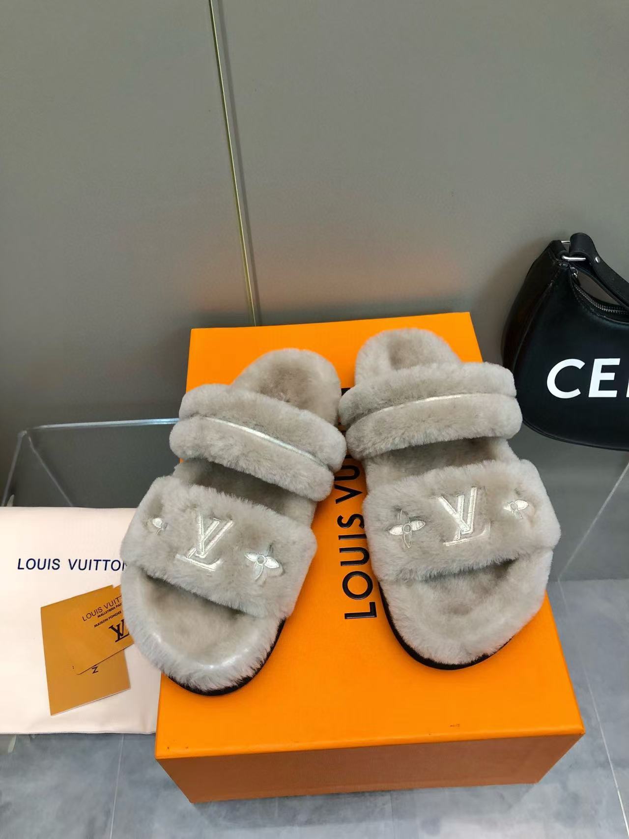 LV 高品質四つ葉のクローバーぬいぐるみスリッパ【50％割引+送料無料】