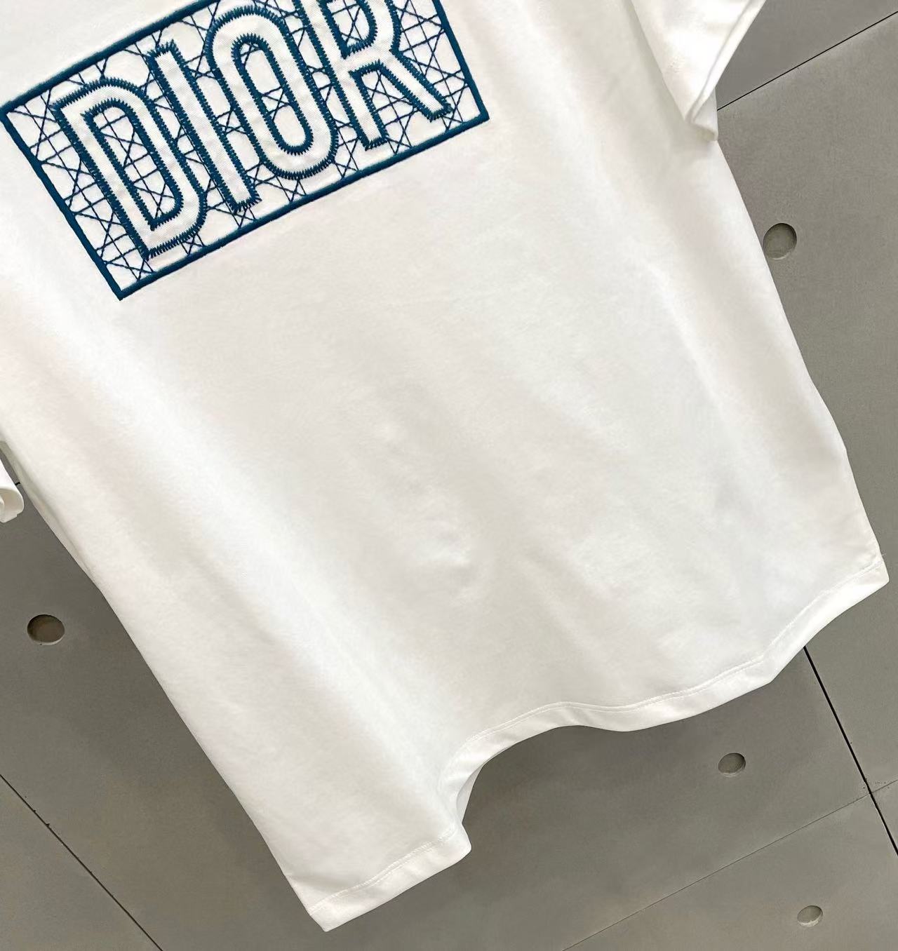 DI0R刺繍レターTシャツ【50％割引+送料無料】