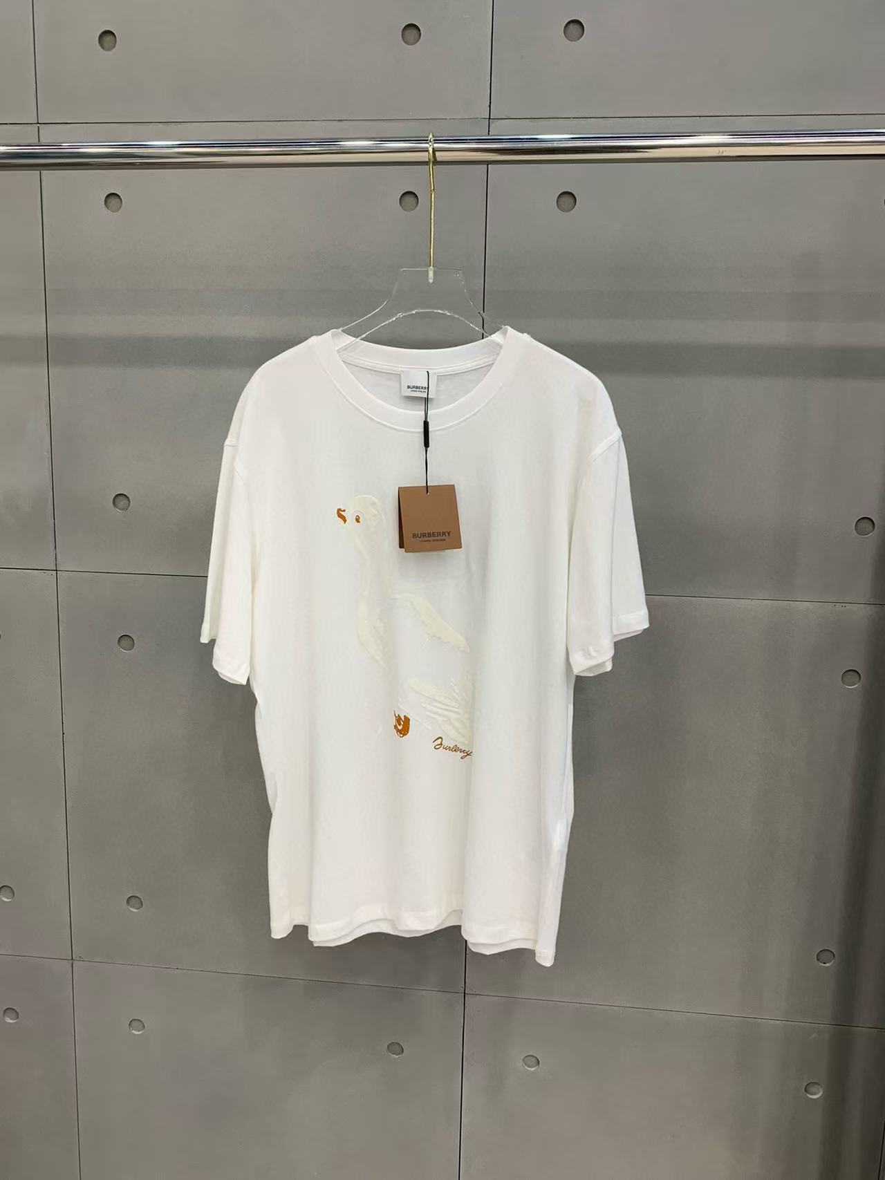 BUR8ERRY ペンギンレター柄立体プリントTシャツ【50％割引+送料無料】