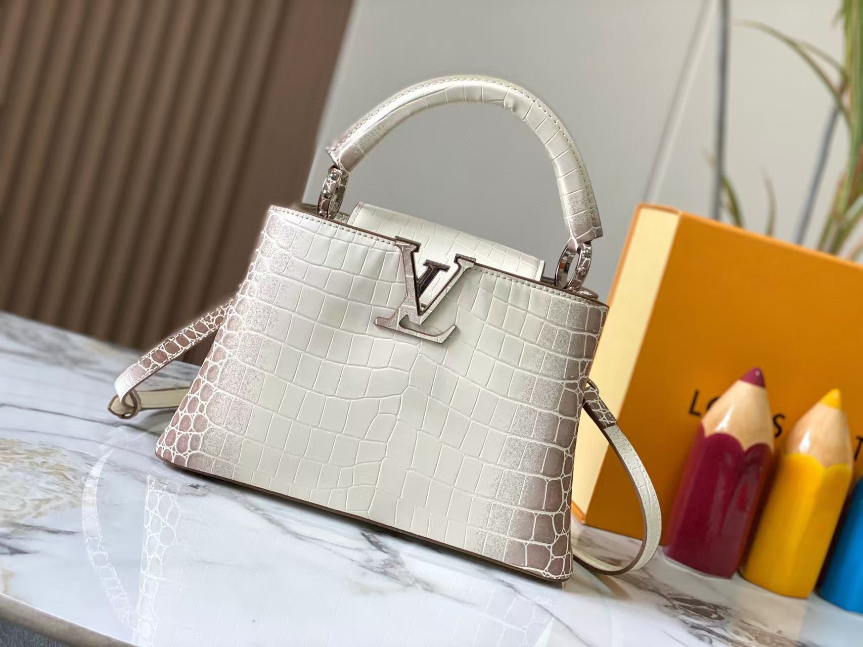 LV Capucines BBワニ革ハンドバッグ【50％割引+送料無料】