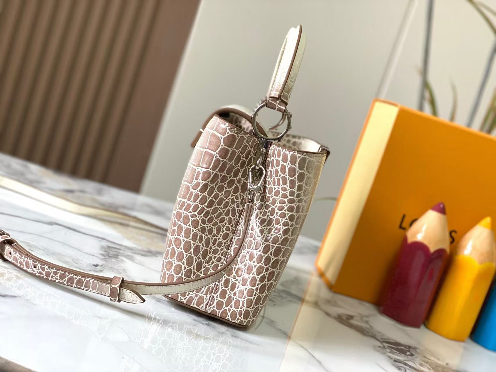 LV Capucines BBワニ革ハンドバッグ【50％割引+送料無料】
