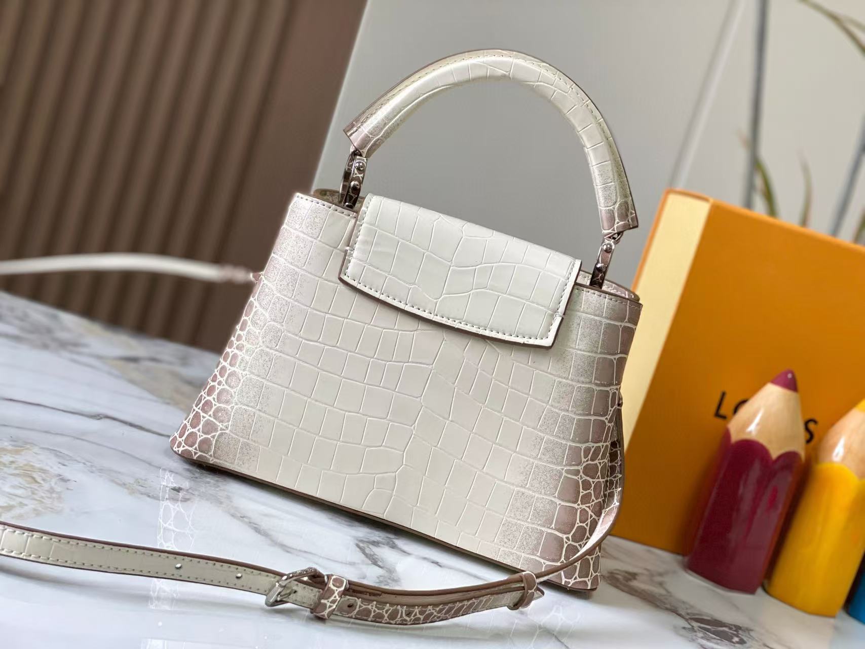 LV Capucines BBワニ革ハンドバッグ【50％割引+送料無料】