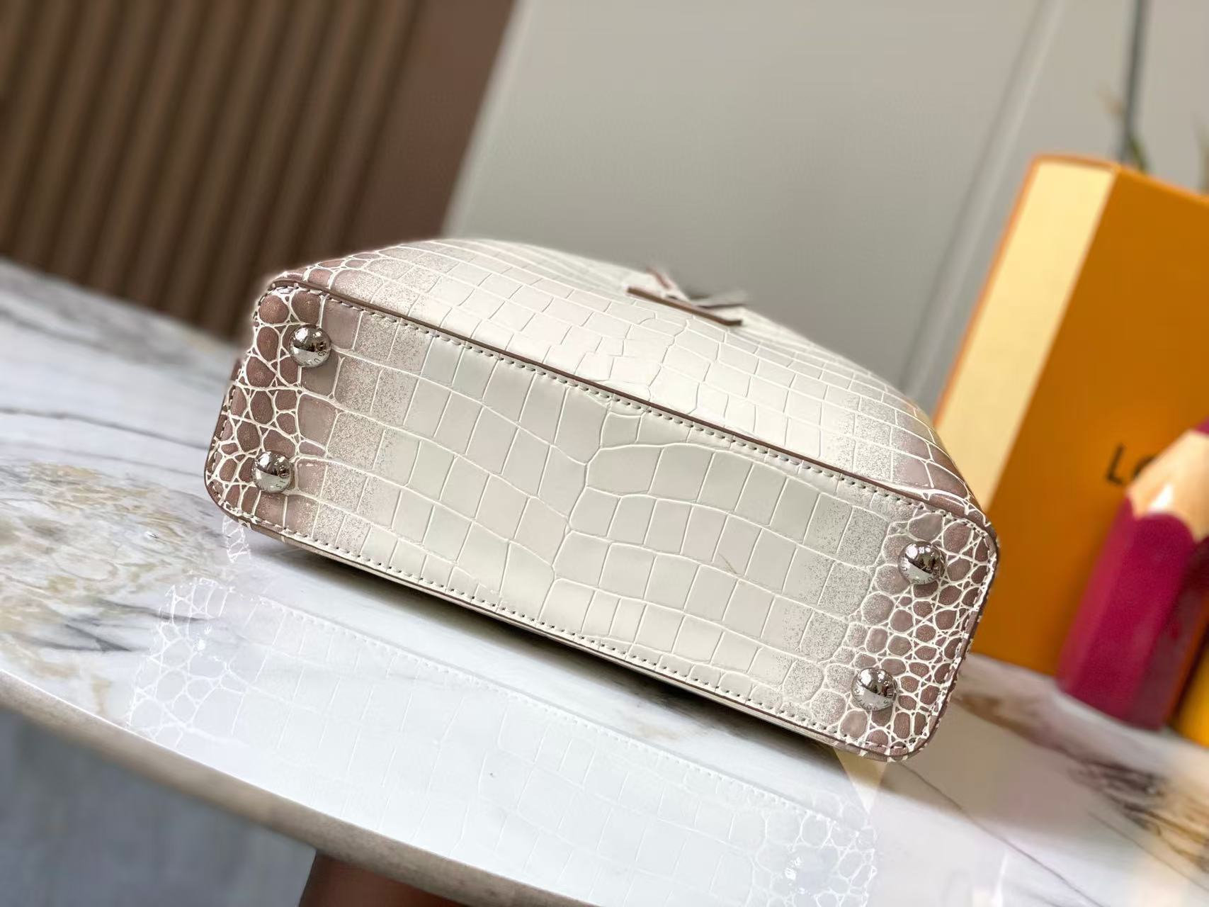 LV Capucines BBワニ革ハンドバッグ【50％割引+送料無料】