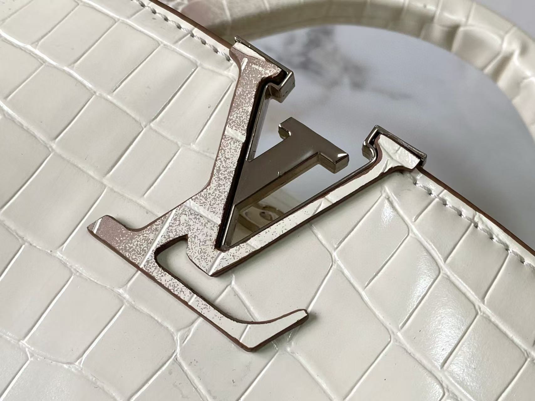 LV Capucines BBワニ革ハンドバッグ【50％割引+送料無料】
