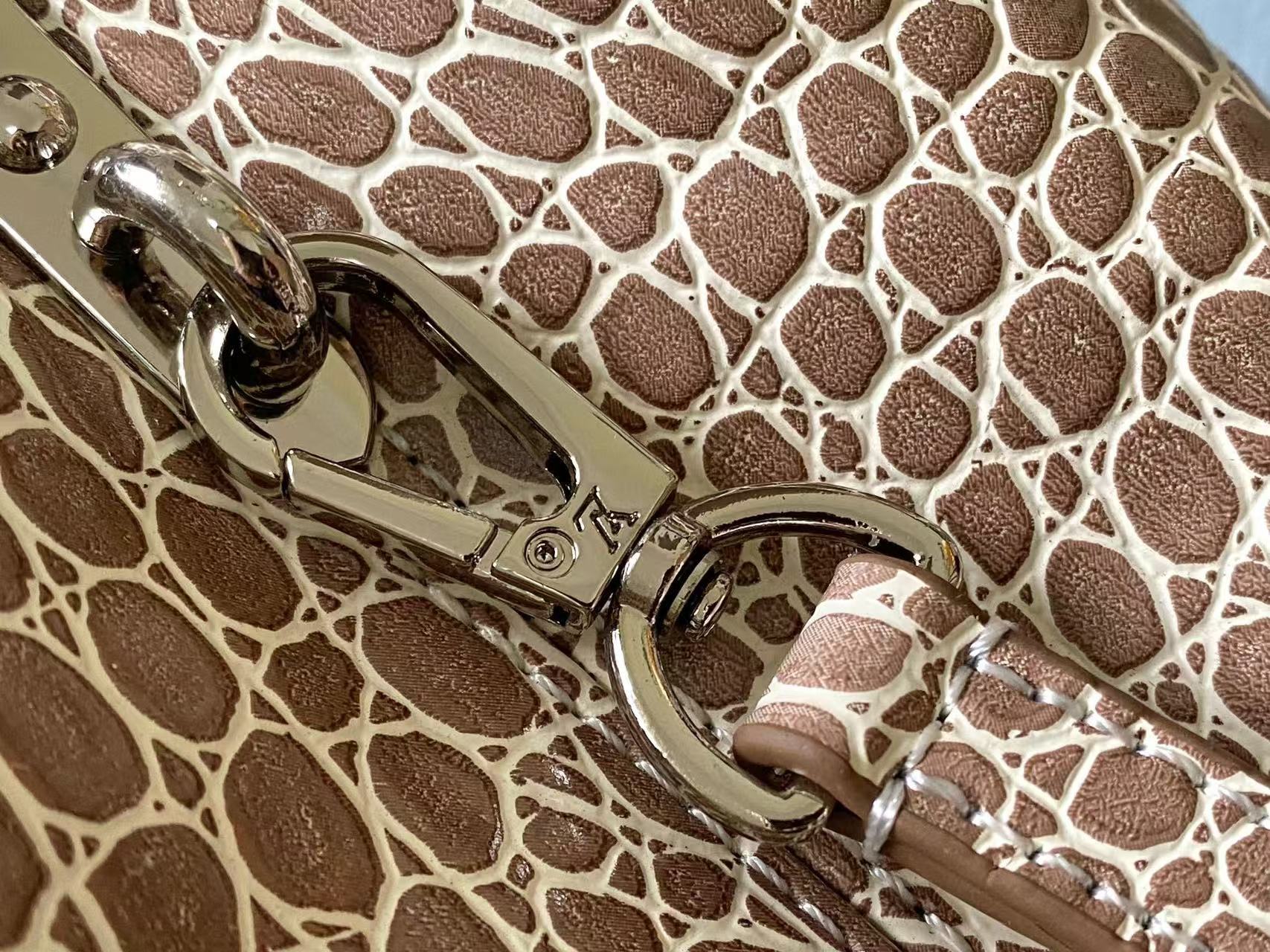 LV Capucines BBワニ革ハンドバッグ【50％割引+送料無料】
