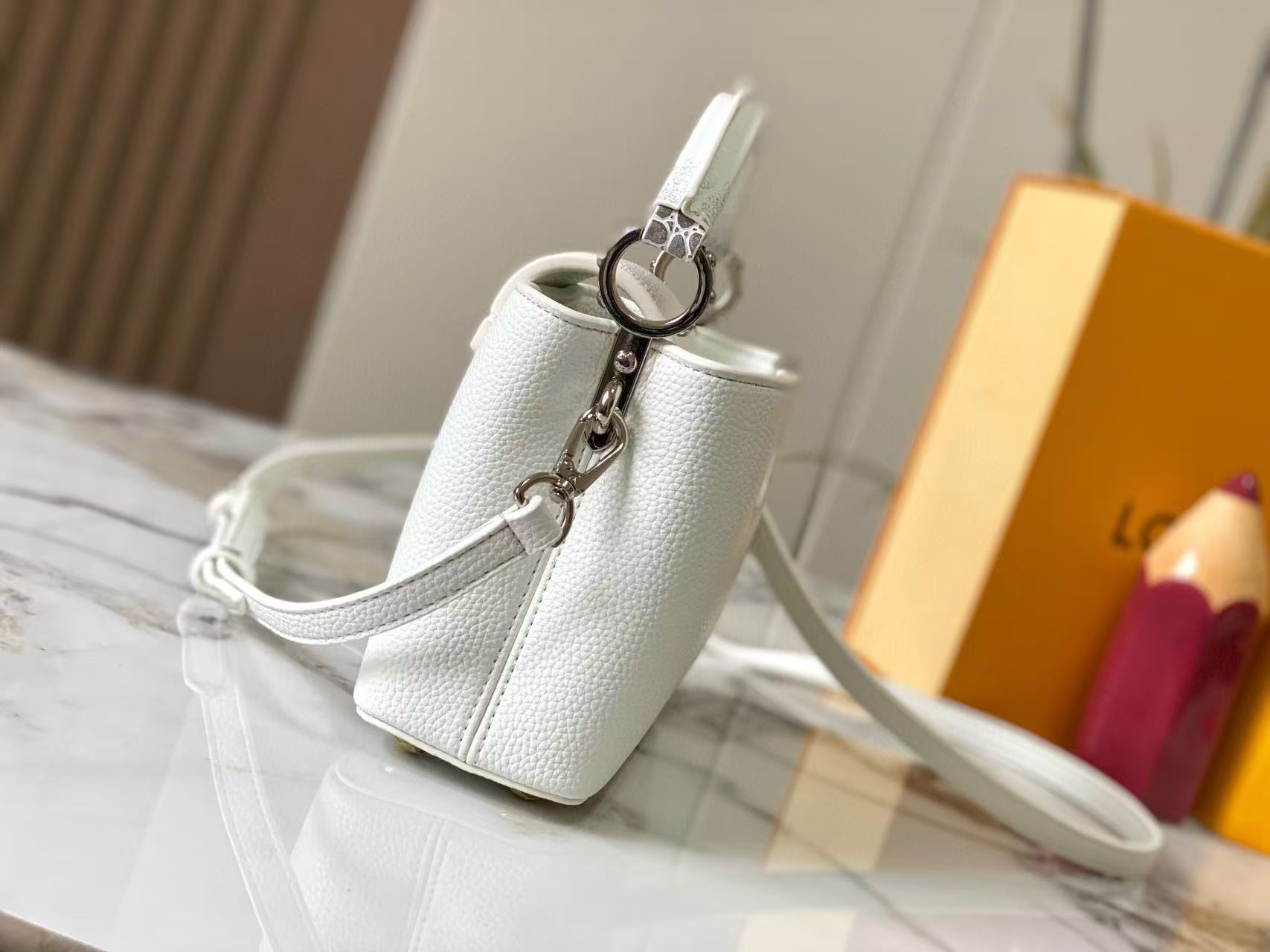 LV Capucinesハンドバッグ 【50％割引+送料無料】