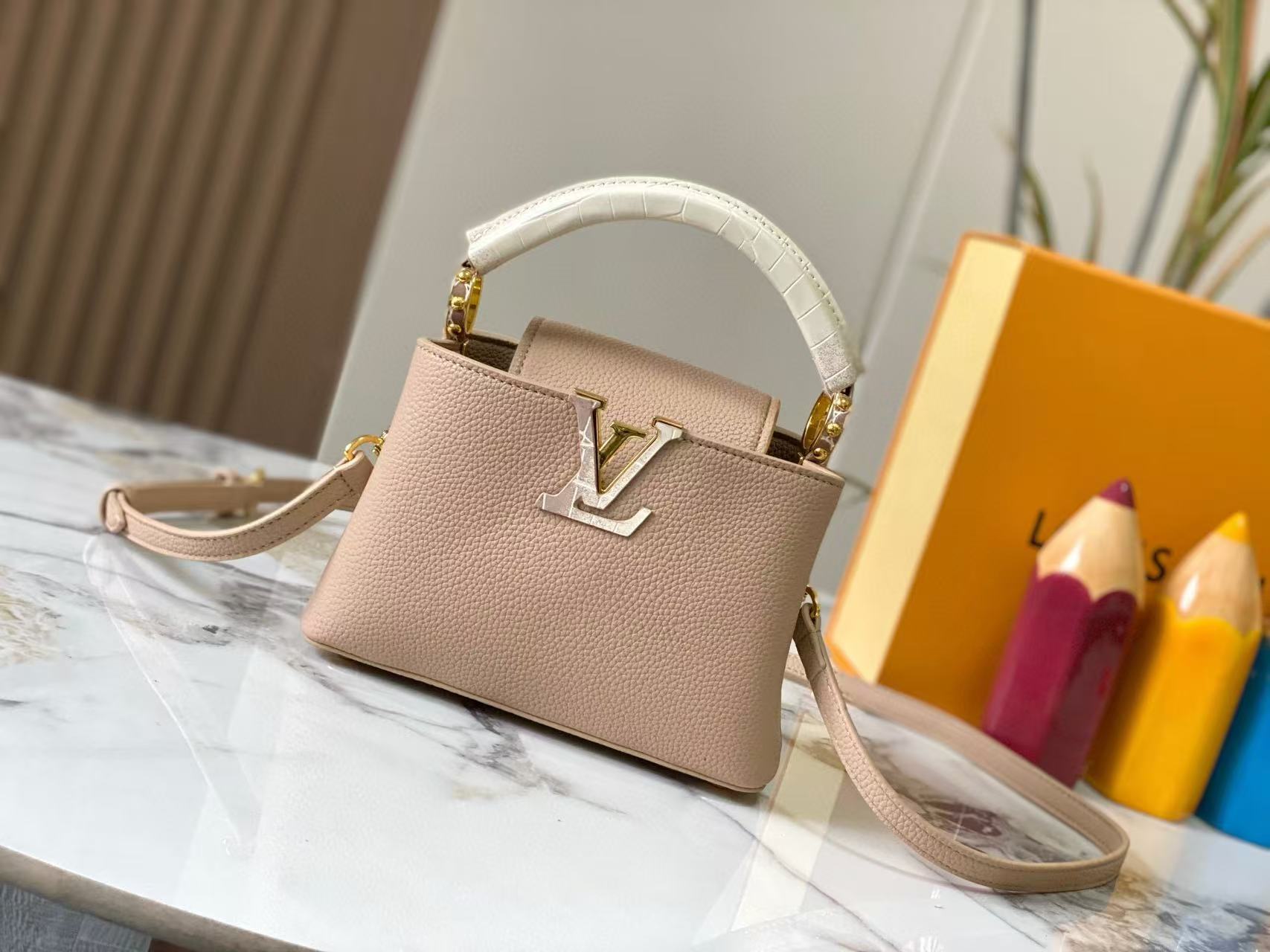 LV Capucinesハンドバッグ 【50％割引+送料無料】
