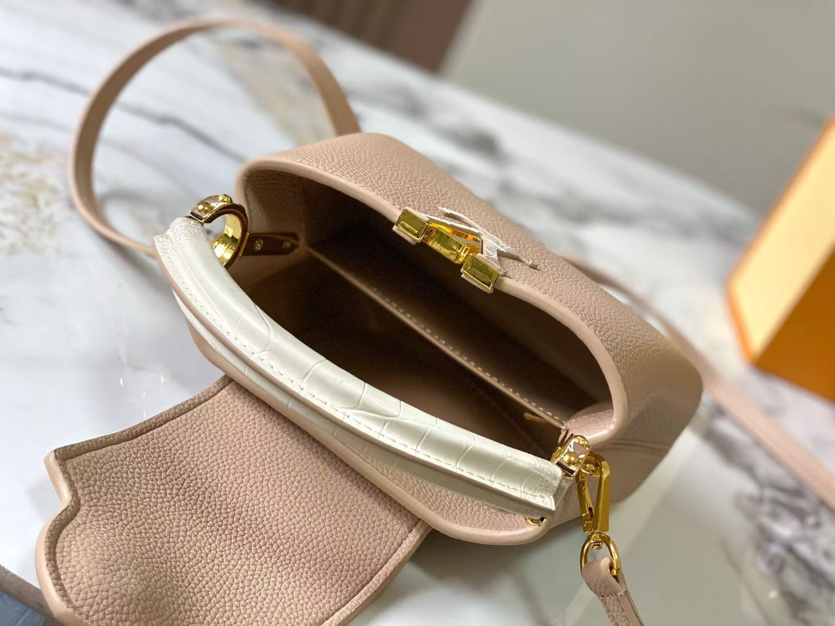 LV Capucinesハンドバッグ 【50％割引+送料無料】