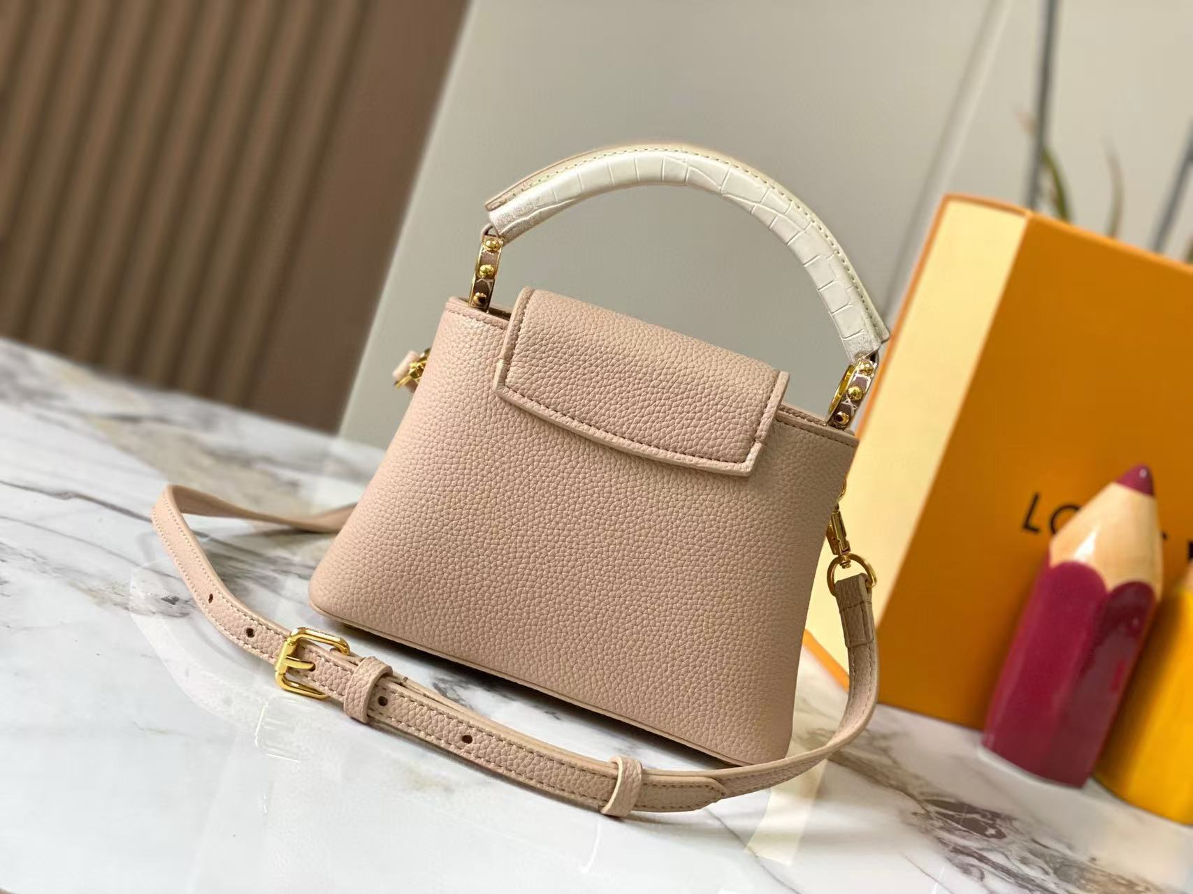 LV Capucinesハンドバッグ 【50％割引+送料無料】