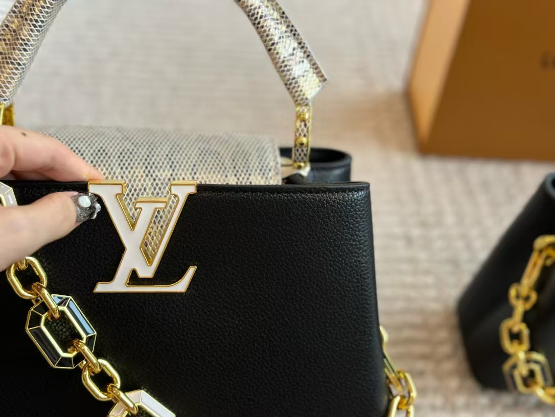 LV Capucinesハードウェアバックルハンドバッグ【50％割引+送料無料】