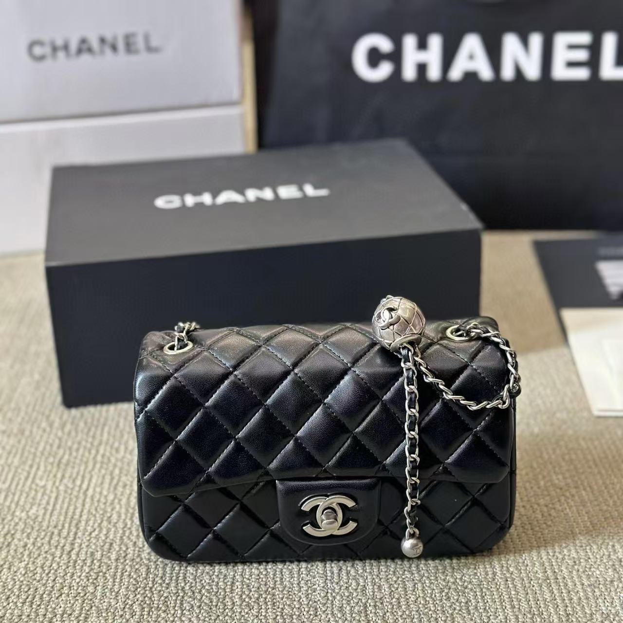 CHANE1 シープスキン シルバーボール ショルダー クロスボディバッグ【50％割引+送料無料】