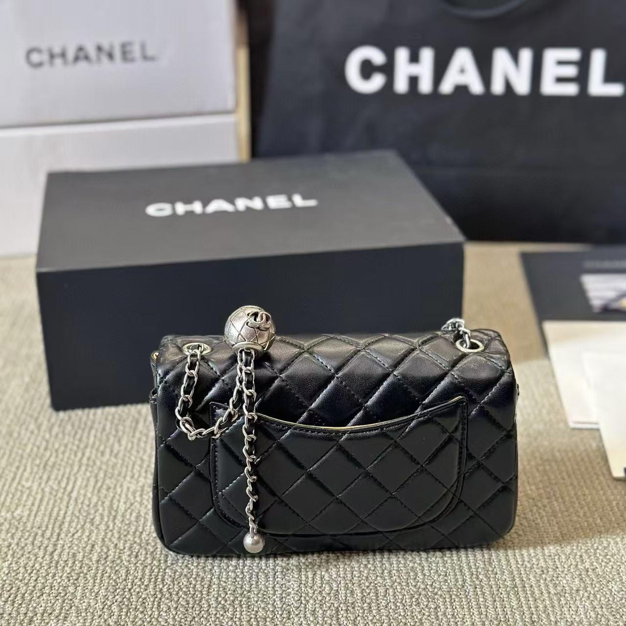CHANE1 シープスキン シルバーボール ショルダー クロスボディバッグ【50％割引+送料無料】