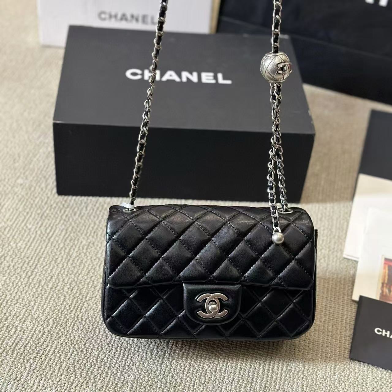 CHANE1 シープスキン シルバーボール ショルダー クロスボディバッグ【50％割引+送料無料】