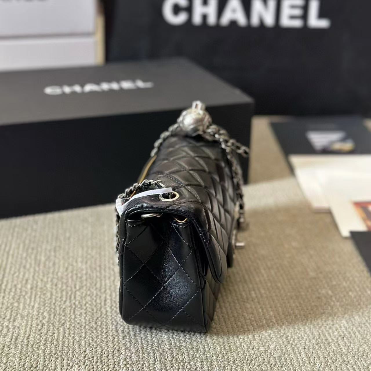 CHANE1 シープスキン シルバーボール ショルダー クロスボディバッグ【50％割引+送料無料】