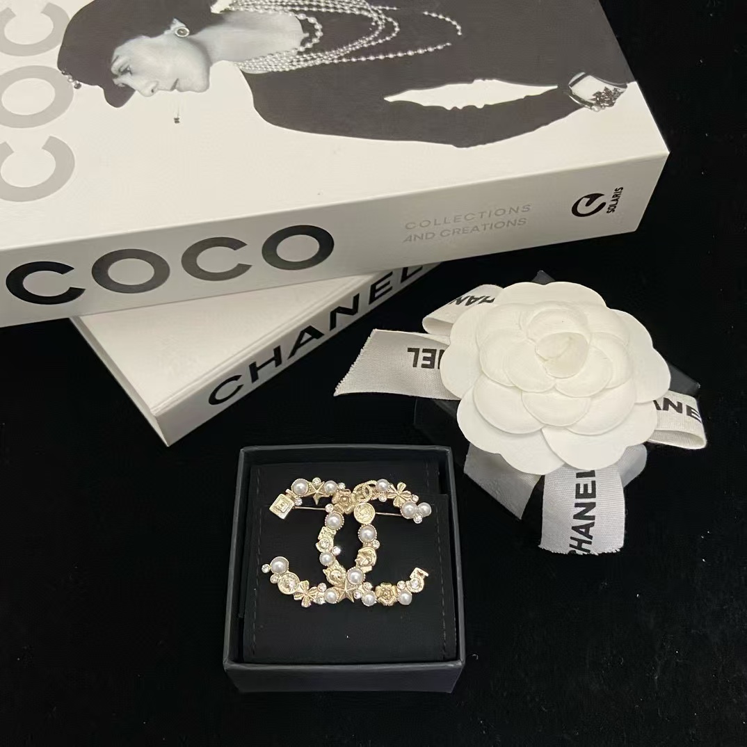CHANE1 ダブルCパールブローチ【50％割引+送料無料】