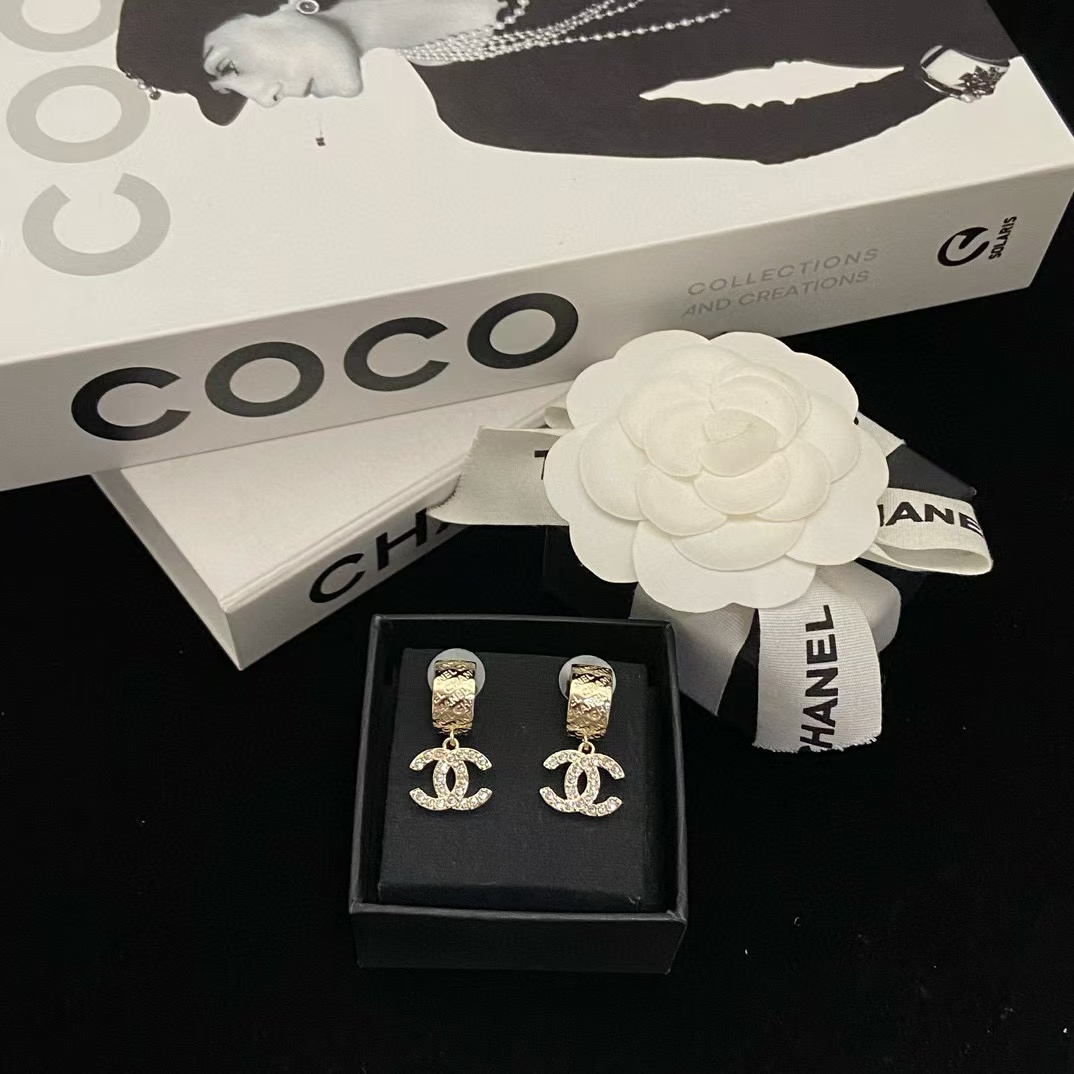 CHANE1 ダブルCレターハーフサークルピアス【50％割引+送料無料】