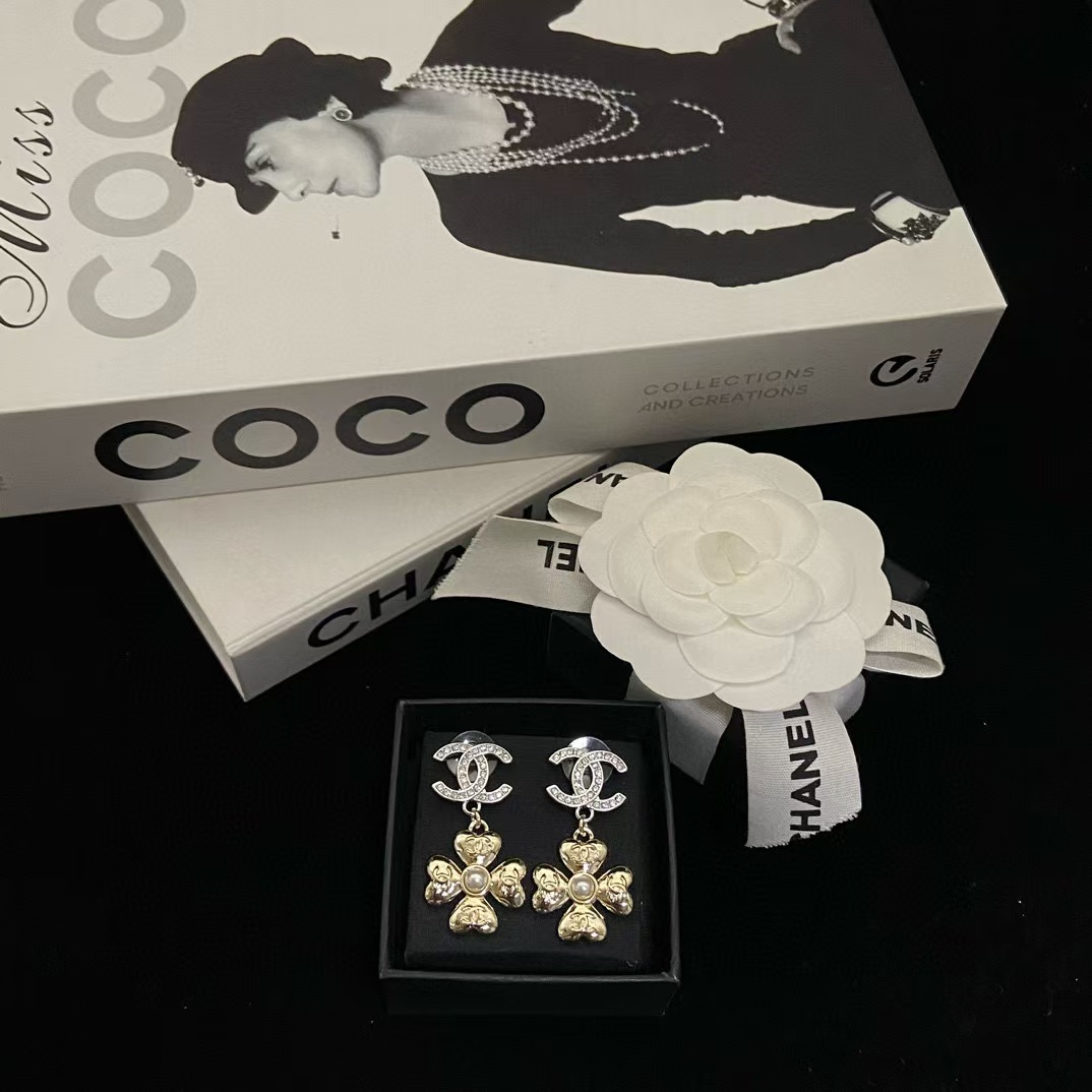 CHANE1 ダブルCロゴ 四つ葉クローバー イヤリング【50％割引+送料無料】