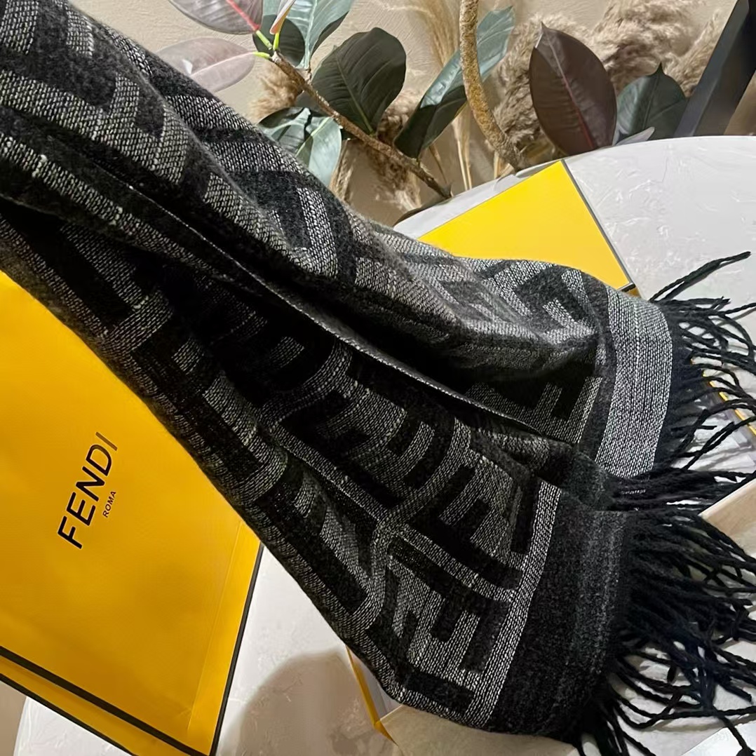 FEND1FF タッセルカシミヤスカーフ【50%割引+送料無料】