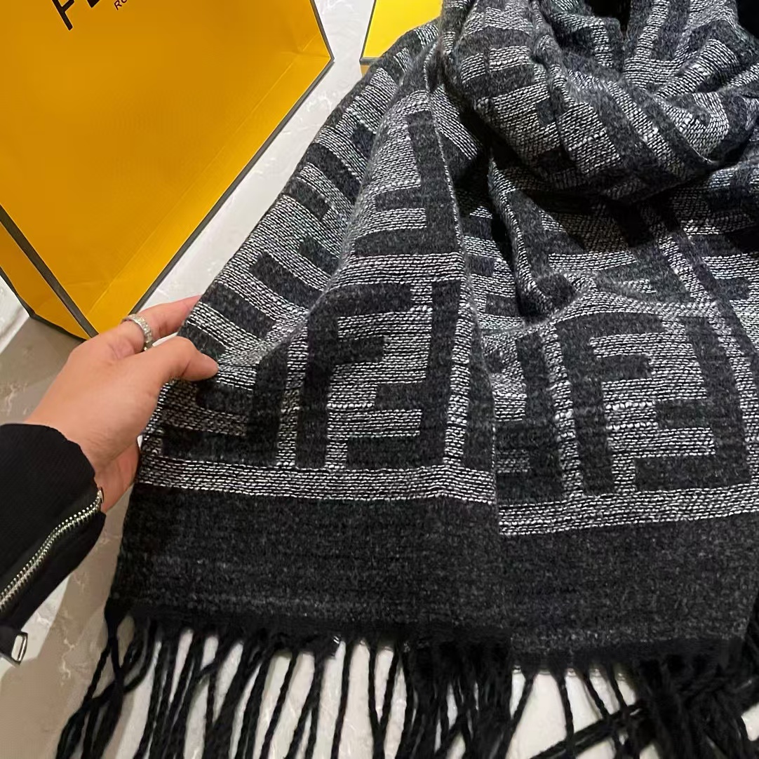 FEND1FF タッセルカシミヤスカーフ【50%割引+送料無料】