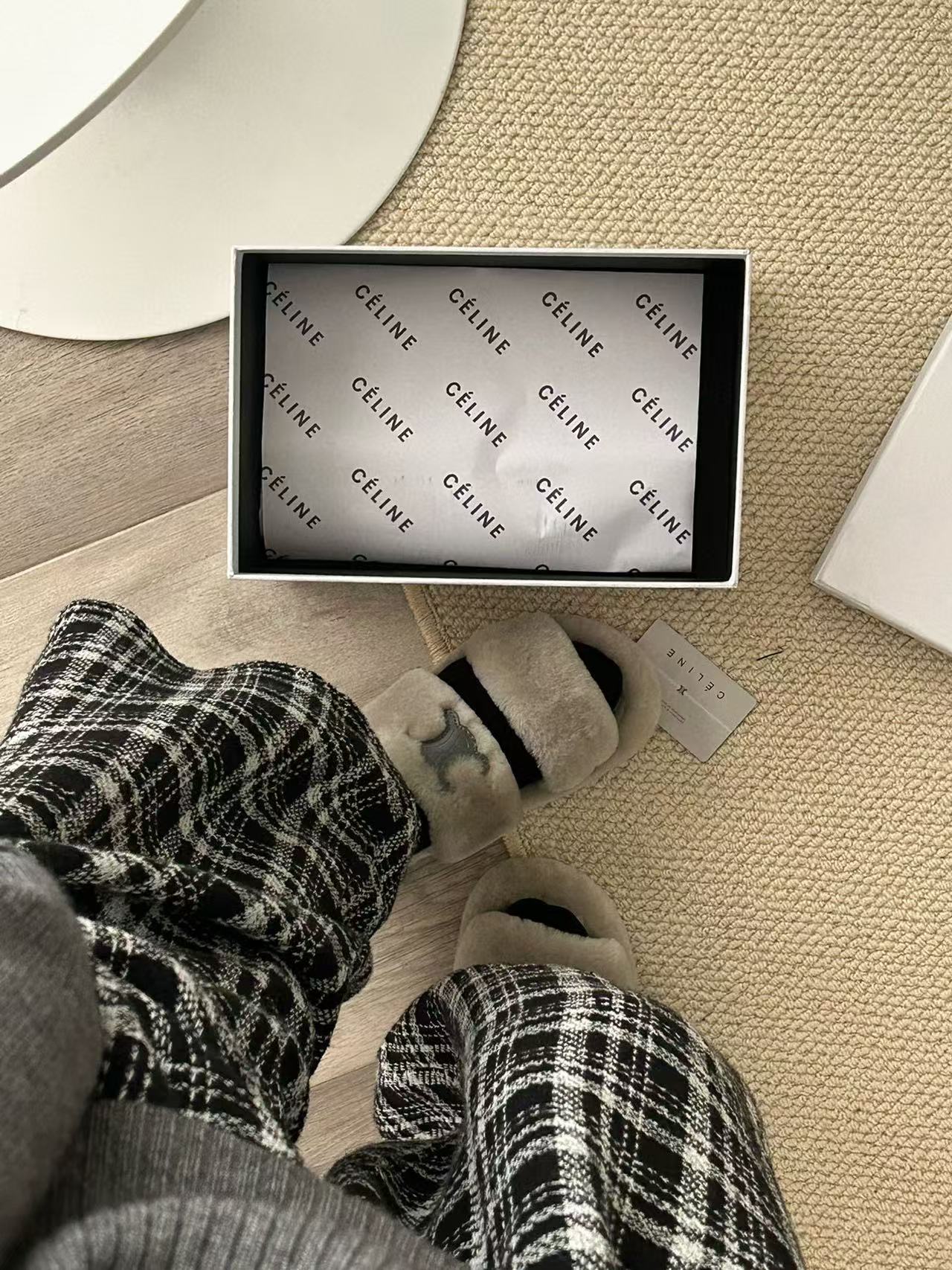 CEL1NE 高品質凱旋門毛皮スリッパ【50%割引+送料無料】