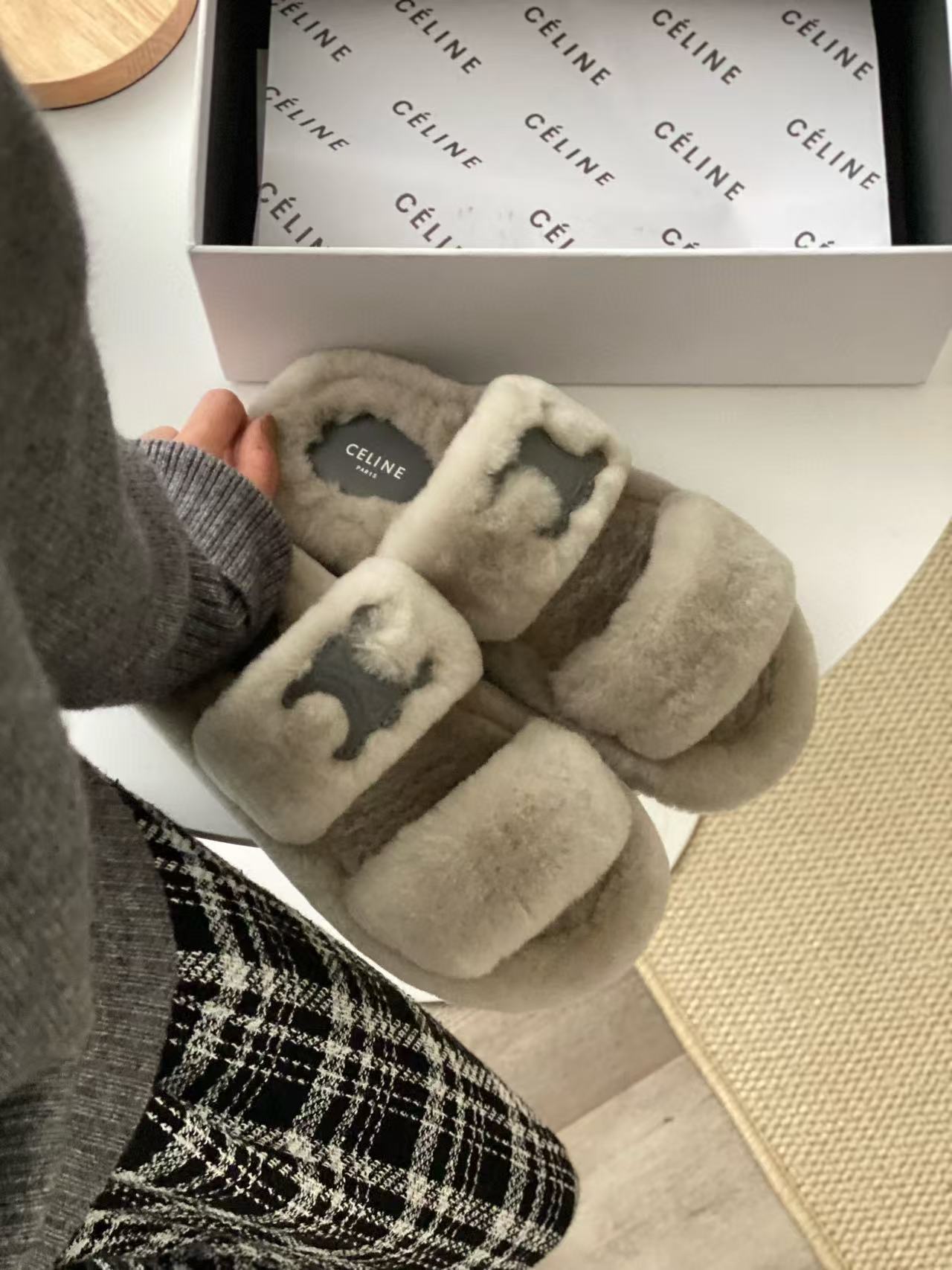 CEL1NE 高品質凱旋門毛皮スリッパ【50%割引+送料無料】