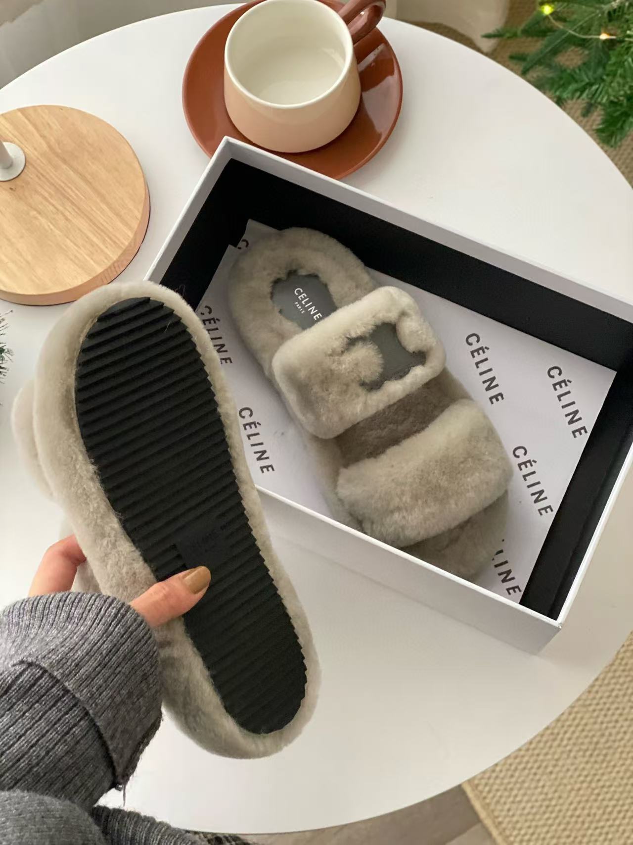 CEL1NE 高品質凱旋門毛皮スリッパ【50%割引+送料無料】