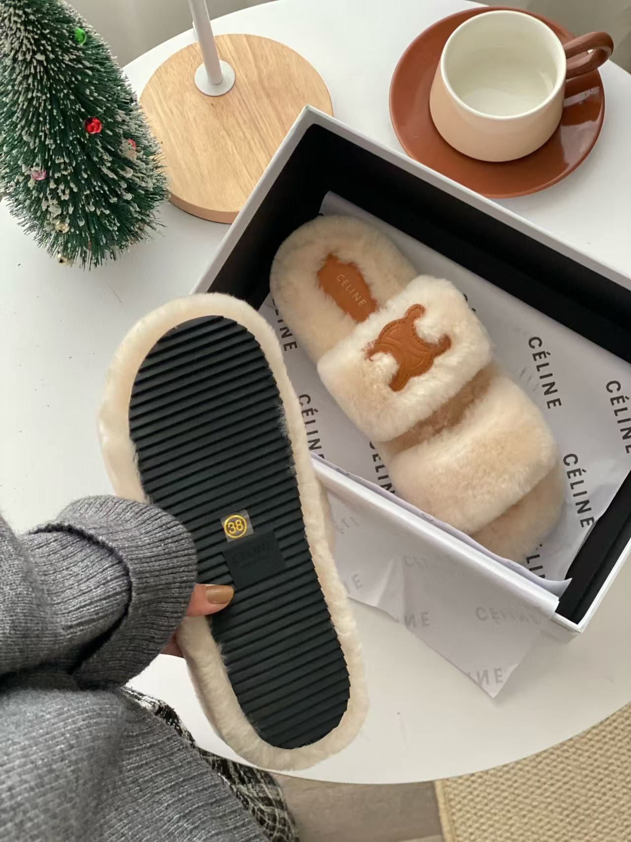 CEL1NE 高品質凱旋門毛皮スリッパ【50%割引+送料無料】