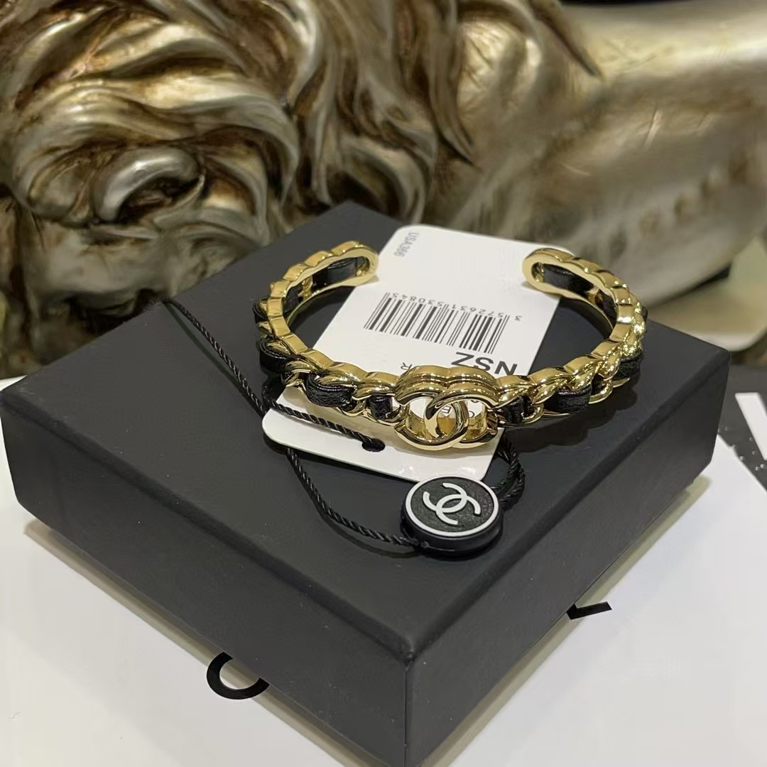 CHANE124K ダブルC オープンブレスレット【50％割引+送料無料】