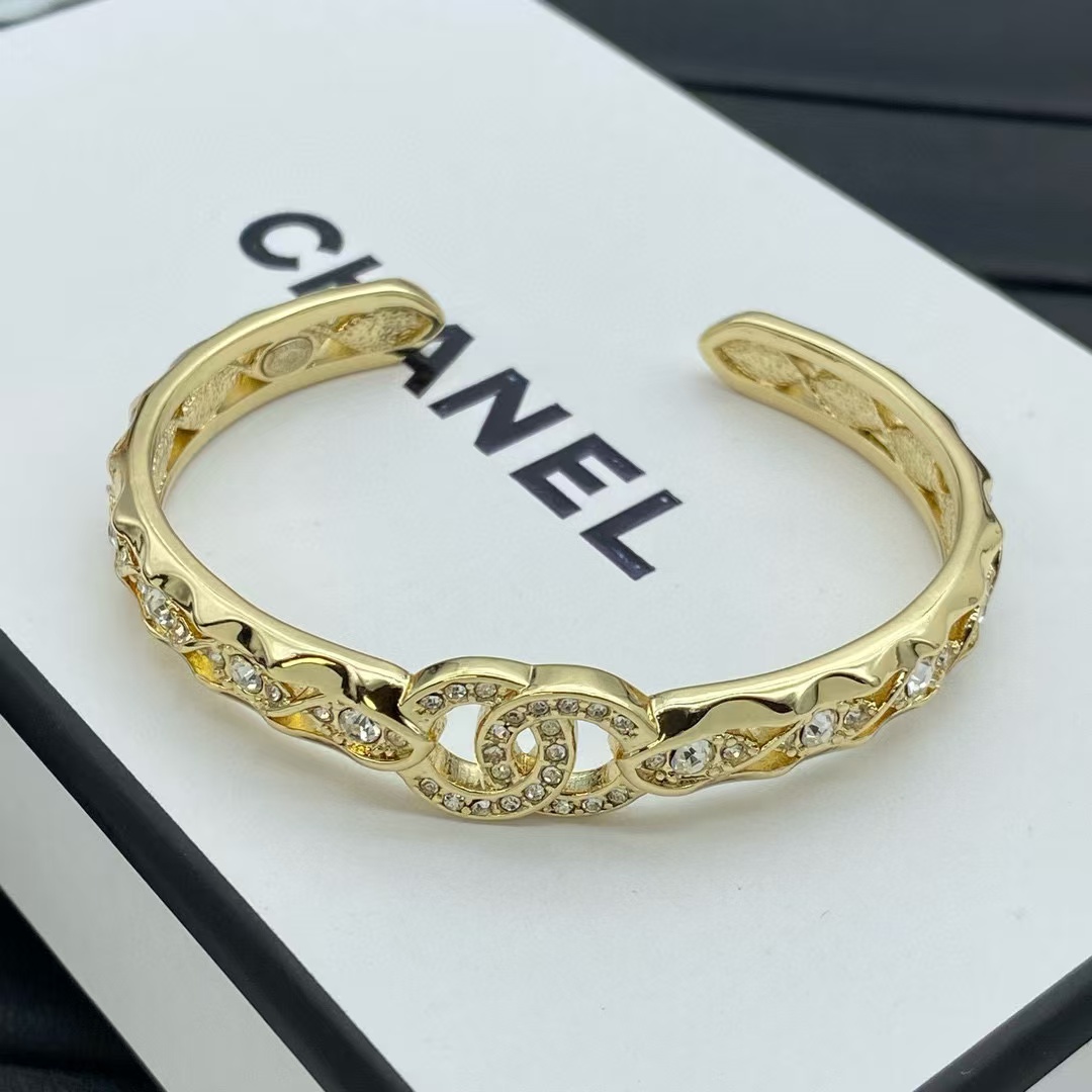 CHANE1 ダイヤモンド ダブル C ロゴ ブレスレット【50％割引+送料無料】