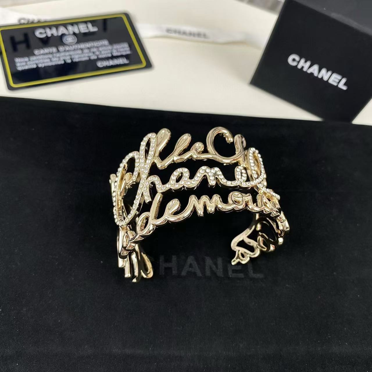 CHANE1 レター ダイヤモンド オープン ブレスレット【50％割引+送料無料】