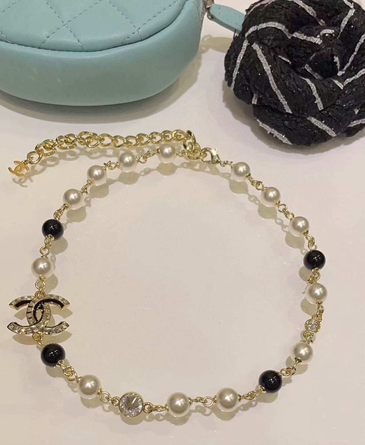 CHANE1 ブラックエナメルラインストーンダブルCパールネックレス【50％割引+送料無料】