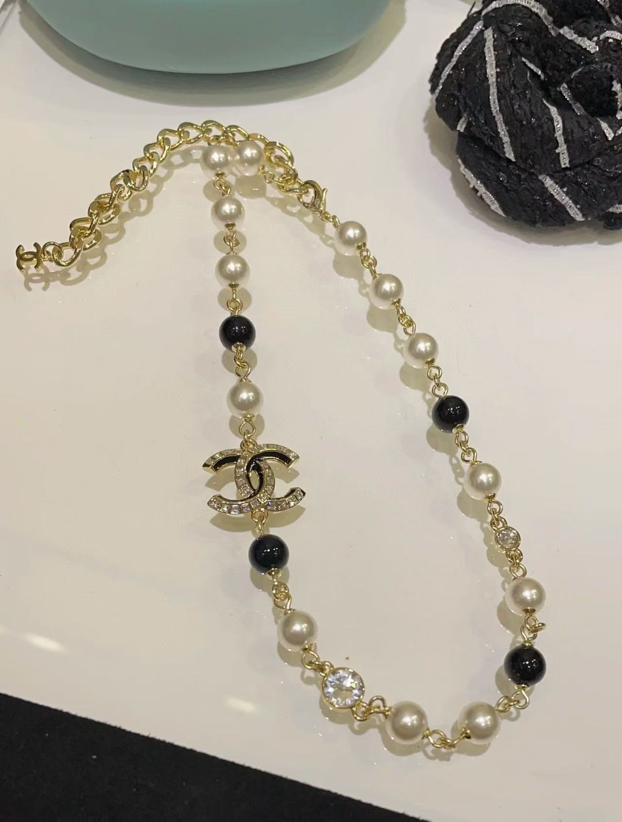 CHANE1 ブラックエナメルラインストーンダブルCパールネックレス【50％割引+送料無料】