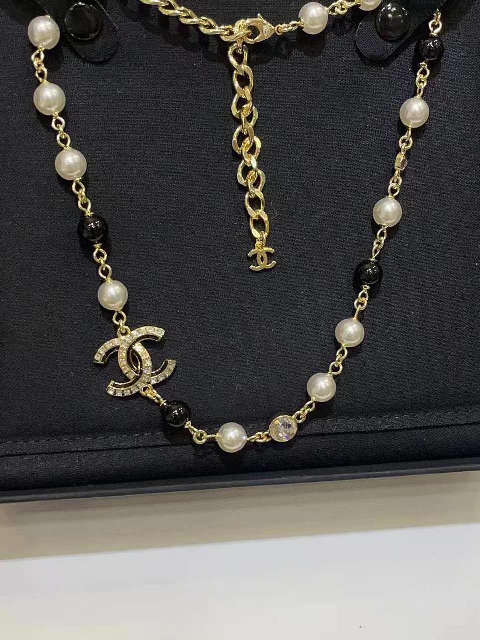 CHANE1 ブラックエナメルラインストーンダブルCパールネックレス【50％割引+送料無料】