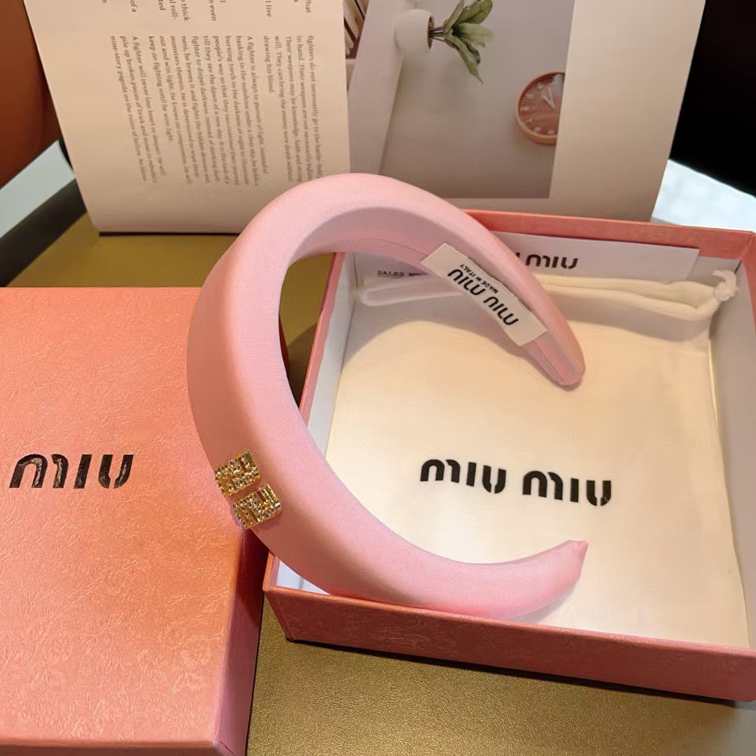 M1UM1U シンプルレターカチューシャ【50％割引+送料無料】