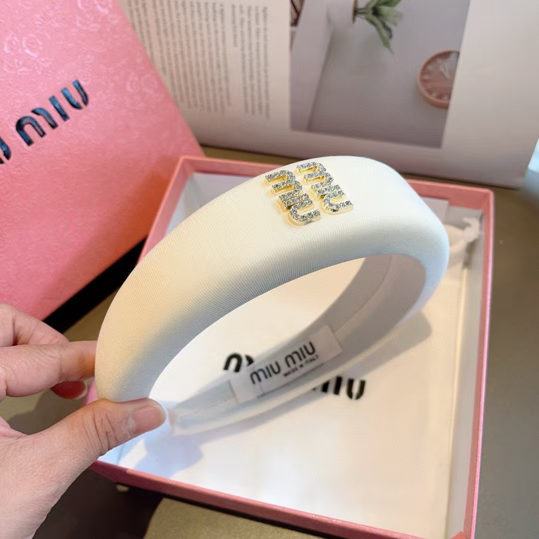 M1UM1U シンプルレターカチューシャ【50％割引+送料無料】