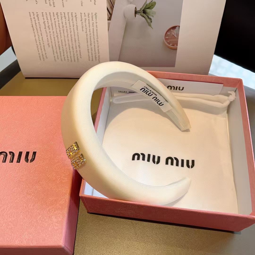 M1UM1U シンプルレターカチューシャ【50％割引+送料無料】