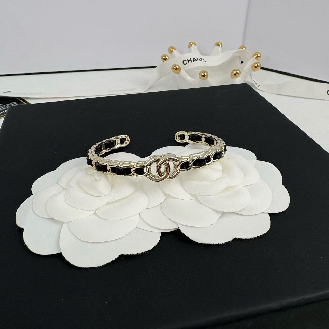 CHANE1 ライトゴールド クラシック レザー オープン ブレスレット【50％割引+送料無料】