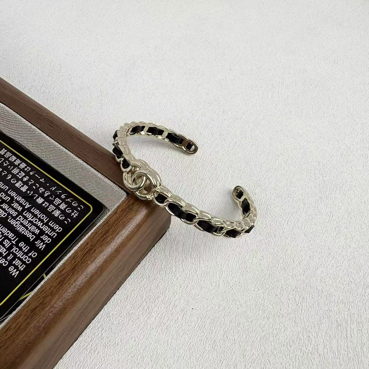 CHANE1 ライトゴールド クラシック レザー オープン ブレスレット【50％割引+送料無料】