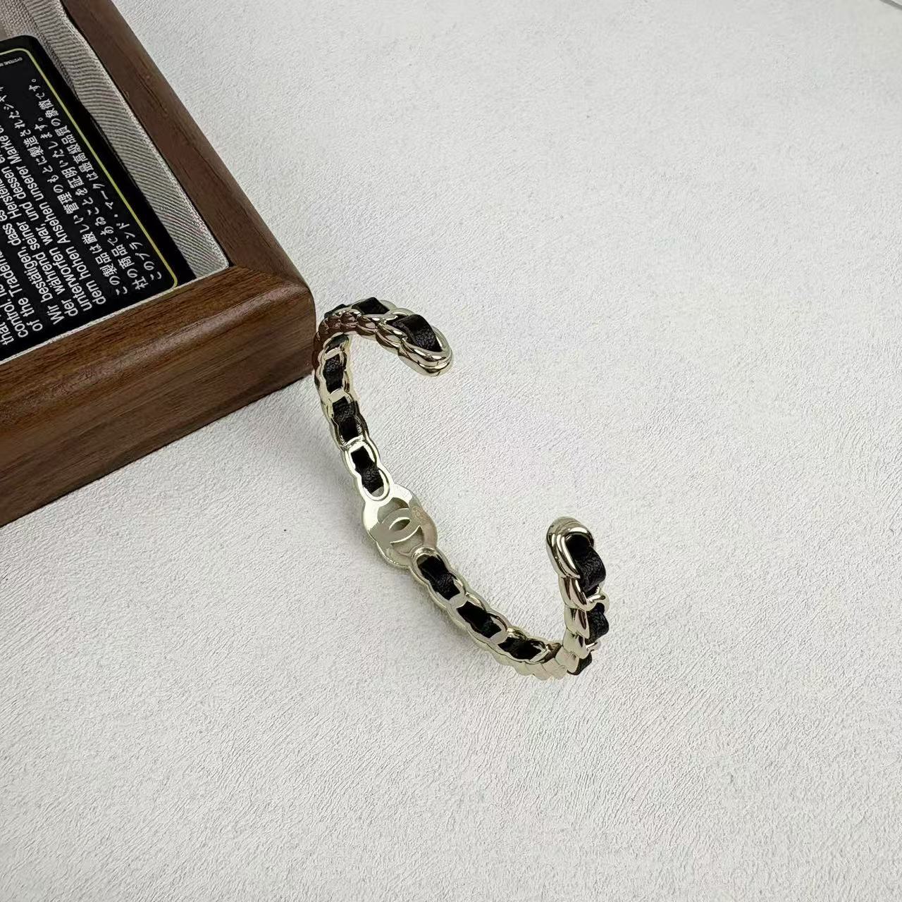 CHANE1 ライトゴールド クラシック レザー オープン ブレスレット【50％割引+送料無料】