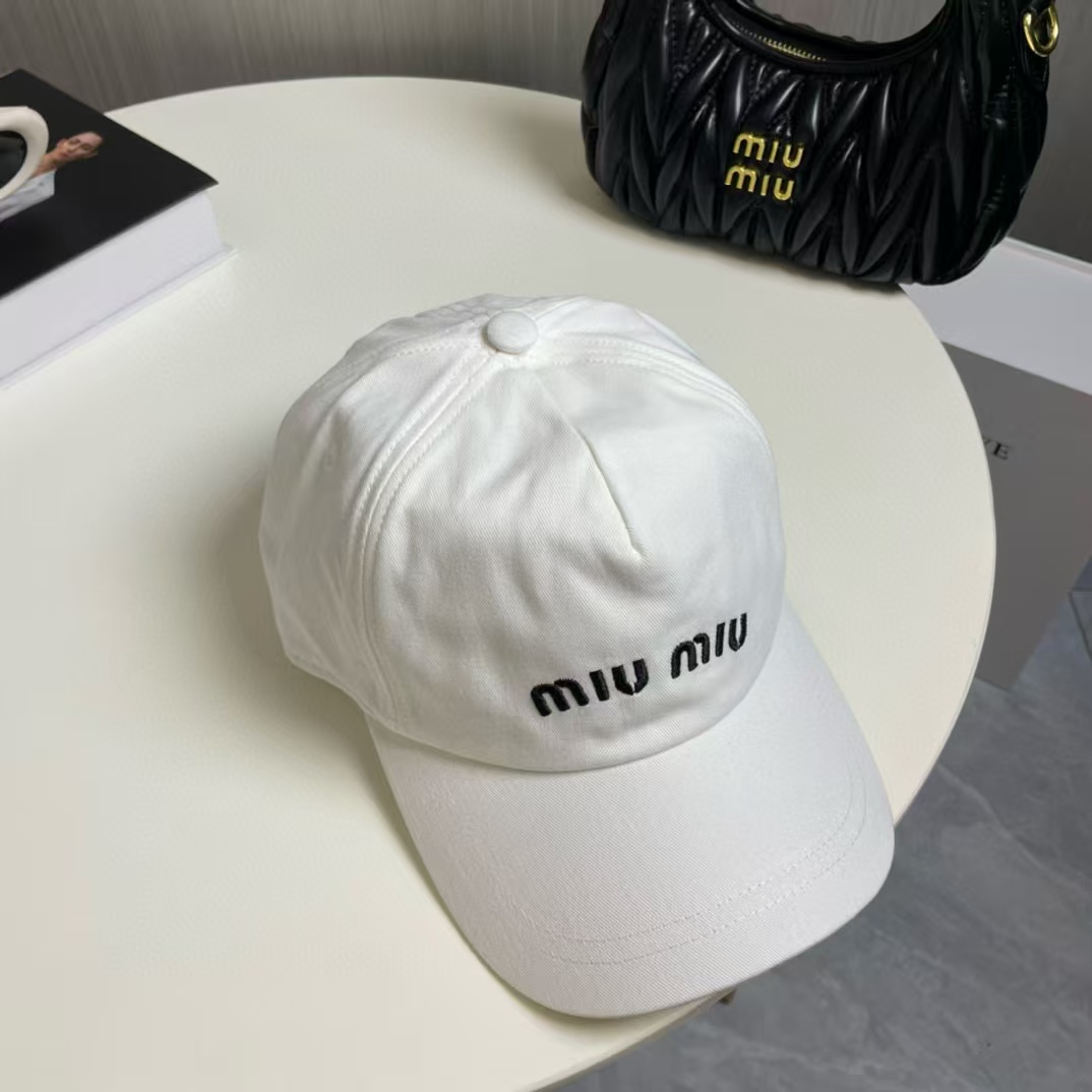 M1UM1U レターベースボールキャップ【50％割引+送料無料】